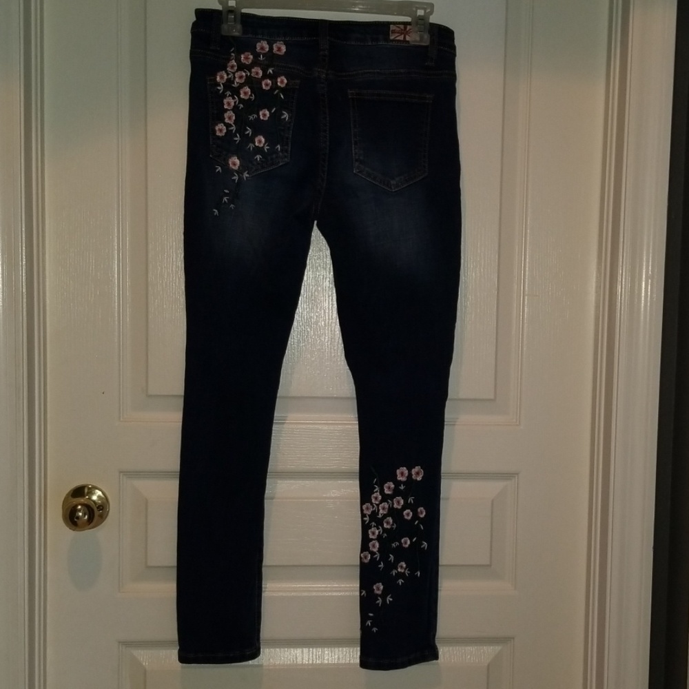Jeans - Picture 2 of 3